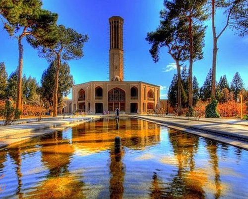 <h1>
<h2>عنوان: تذاكر طيران من طهران إلى يزد | رحلة جوية من THR إلى AZD</h2>
<p>جدول المحتويات:</p>
<p>1. مقدمة<br />– أهمية السفر الجوي من طهران إلى يزد<br />– مقدمة عن المدينة التاريخية يزد</p>
<p>2. كم تبلغ تكلفة تذكرة الطيران من طهران إلى يزد؟<br />– العوامل المؤثرة على سعر التذكرة<br />– نصائح للحصول على أفضل سعر</p>
<p>3. ما هي بدل الأمتعة على الرحلات من طهران إلى يزد؟<br />– قواعد الأمتعة لشركات الطيران المختلفة<br />– نصائح للتعبئة وحمل الأمتعة</p>
<p>4. كم تبلغ رسوم الأمتعة الزائدة على الرحلات من طهران إلى يزد؟<br />– رسوم الأمتعة الزائدة في شركات الطيران المختلفة<br />– حلول لتجنب دفع رسوم الأمتعة الزائدة</p>
<p>5. كم تبلغ رسوم الإلغاء (الاسترداد) لتذاكر الرحلات الجوية من طهران إلى يزد؟<br />– الشروط والأحكام لإلغاء التذاكر<br />– عملية الاسترداد</p>
<p>6. كيفية شراء تذاكر الطيران الرخيصة من طهران إلى يزد؟<br />– أفضل الأوقات لشراء التذاكر الرخيصة<br />– استخدام الخصومات والعروض الخاصة</p>
<p>7. كيف يمكنني شراء تذكرة تشارتر من طهران إلى يزد؟<br />– مقدمة عن تذاكر التشارتر<br />– مزايا وعيوب تذاكر التشارتر<br />– طرق شراء تذاكر التشارتر</p>
<p>8. كيف أجد قائمة أسعار تذاكر الطيران من طهران إلى يزد؟<br />– استخدام مواقع مقارنة الأسعار<br />– الإشتراك في النشرات الإخبارية وإشعارات الخصم</p>
<p>9. الرحلات الأكثر تكرارًا إلى يزد<br />– مقدمة عن شركات الطيران العاملة على خط طهران إلى يزد<br />– أوقات الذروة وفترات السفر الشهيرة</p>
<p>10. أفضل وقت للطيران من طهران إلى يزد<br />– الظروف الجوية في يزد<br />– الأحداث والفعاليات المحلية</p>
<p>11. دليل لشراء تذاكر الطيران من طهران إلى يزد<br />– البحث عن الرحلات الجوية من طهران إلى يزد<br />– حجز تذاكر الطيران من طهران إلى يزد<br />– شراء تذاكر الطيران من طهران إلى يزد</p>
<p>12. سعر تذاكر الطيران من طهران إلى يزد<br />– متوسط السعر في الفصول المختلفة<br />– تأثير العطلات والمناسبات على السعر</p>
<p>13. شراء تذاكر الطيران الرخيصة من طهران إلى يزد<br />– نصائح وحيل لتحقيق التوفير<br />– استخدام التطبيقات المحمولة</p>
<p>14. تذاكر الطيران التشارتر من طهران إلى يزد<br />– الفرق بين التذاكر التشارتر والنظامية<br />– نصائح هامة لشراء تذاكر التشارتر</p>
<p>15. تذاكر الطيران في اللحظة الأخيرة من طهران إلى يزد<br />– مزايا وعيوب تذاكر اللحظة الأخيرة<br />– كيفية إيجاد تذاكر اللحظة الأخيرة؟</p>
<p>16. فوائد شراء تذاكر الطيران من طهران إلى يزد عبر إيران تشارتر<br />– إمكانية حجز التذاكر وفندق يزد في نفس الوقت<br />– دعم على مدار الساعة<br />– ضمان أفضل سعر</p>
<p>17. أفضل شركات الطيران من طهران إلى يزد<br />– مقارنة بين الخدمات والمرافق<br />– آراء الركاب</p>
<p>18. معلومات الرحلة من طهران إلى يزد<br />– مدة الرحلة<br />– مطارات المغادرة والوصول</p>
<p>19. ما هي الهدايا التذكارية التي يمكن إحضارها من يزد؟<br />– مقدمة عن الحلويات والمشغولات اليدوية في يزد<br />– مراكز التسوق الموثوقة</p>
<p>20. أوجه التشابه بين طهران ويزد<br />– الجوانب الثقافية والتاريخية<br />– مقارنة بين أنماط الحياة</p>
<p>21. تذاكر الطيران ذهابًا وإيابًا من طهران إلى يزد<br />– مزايا شراء تذاكر ذهابًا وإيابًا<br />– نصائح هامة لتخطيط الرحلة</p>
<p>22. شروط الإلغاء والغرامات لتذاكر طهران إلى يزد<br />– قواعد الإلغاء في شركات الطيران<br />– الخطوات والأوقات لاسترداد الأموال</p>
<p>23. كيفية شراء أرخص تذكرة طيران من طهران إلى يزد؟<br />– الإشتراك في إشعارات الخصم<br />– المرونة في تواريخ وأوقات السفر</p>
<p>24. تذاكر الطيران التشارتر من طهران إلى يزد؛ السعر وكيفية الشراء<br />– مقارنة السعر مع التذاكر النظامية<br />– الدليل خطوة بخطوة لشراء تذاكر التشارتر</p>
<p>25. المسافة من طهران إلى يزد<br />– المسافة جوًا وبرًا<br />– مقارنة بين طرق السفر المختلفة</p>
<p>26. جدول رحلات الطيران من طهران إلى مطار يزد<br />– جدول مواعيد الرحلات<br />– نصائح هامة لاختيار وقت الرحلة</p>
<p>27. مميزات شراء تذاكر طهران إلى يزد عبر الإنترنت<br />– توفير الوقت والتكلفة<br />– إمكانية مقارنة الخيارات المختلفة</p>
<p>28. الحجز السهل لرحلات طهران إلى يزد عبر إيران تشارتر<br />– خطوات الحجز على موقع إيران تشارتر<br />– ميزات خاصة للمستخدمين</p>
<p>29. المعالم والجولات السياحية في يزد<br />– المواقع التاريخية والثقافية<br />– اقتراحات لجولة اليوم الواحد</p>
<p>30. الخاتمة<br />– ملخص لأهم النقاط<br />– دعوة لتجربة السفر إلى يزد<br />– تواصل مع إيران تشارتر للتشاور وشراء التذاكر</p>
<p>ملاحظة: باتباع النصائح والإرشادات المقدمة في هذا المقال، يمكنك شراء تذكرة طيران مناسبة من طهران إلى يزد بسعر معقول والاستمتاع برحلتك.</p>
<div>
<style> .faq { max-width: 800px; margin: 0 auto; padding: 20px; font-family: 'Arial'; } .faq h2 { text-align: center; margin-bottom: 30px; } .faq dt { font-weight: bold; margin-top: 20px; cursor: pointer; position: relative; padding-right: 20px; } .faq dt::after { content: '+'; position: absolute; right: 0; top: 0; font-size: 20px; transition: transform 0.3s; } .faq dt.active::after { transform: rotate(45deg); } .faq dd { margin: 0; padding: 10px 0 20px 0; display: none; border-right: 3px solid #007BFF; padding-right: 10px; } .faq dt.active + dd { display: block; } </style>
<p> <script type=