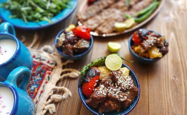 تجربه بی‌نظیر غذاخوری در رستوران شیراز با ترکیب طعم‌های سنتی و مدرن