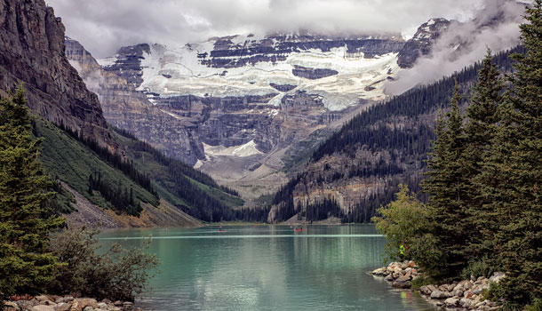 Discover the Legendary Beauty of Banff Lake Louise in the Heart of Alberta