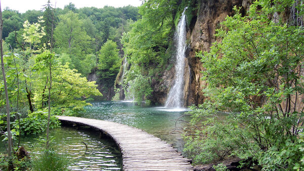 Discover the Stunning Plitvice Waterfalls – Nature's Masterpiece in Croatia