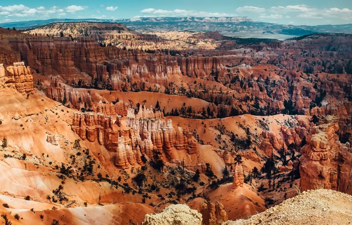 سفری افسانهای به چشمانداز بیابانی حیرتآور کانیون یوتا