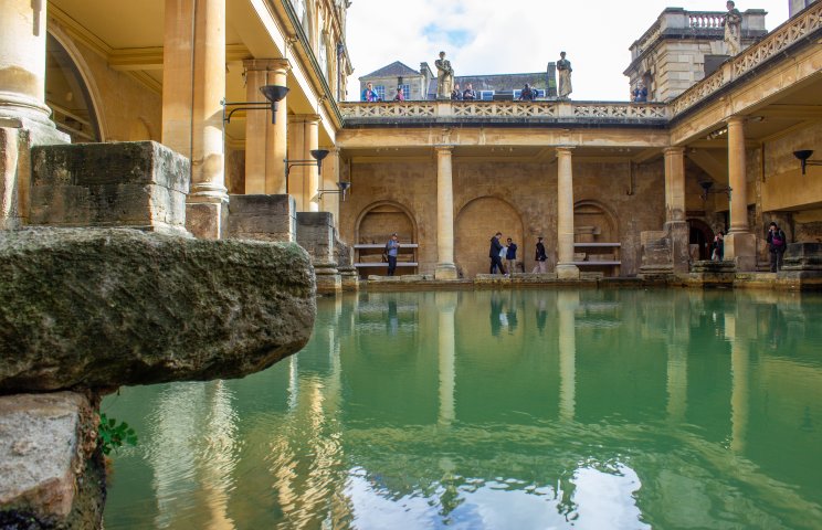 Discover the Historical Wonders of Roman Baths in Bath