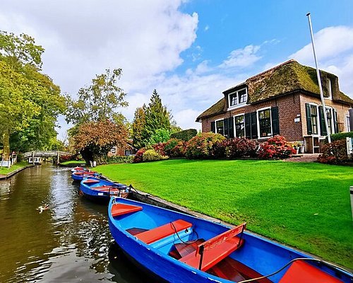 Giethoorn Village Overijssel Province: Discover the Charming Dutch Water Village