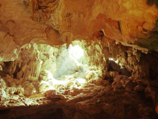 Ha Long Bay Limestone Karsts in Quảng Ninh Province: Natural Wonder of Vietnam