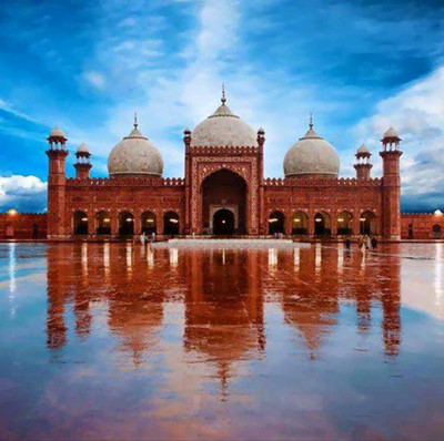 Majestic Badshahi Mosque Lahore: Icon of History and Art in Lahore