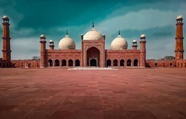 Majestic Badshahi Mosque Lahore: Icon of History and Art in Lahore