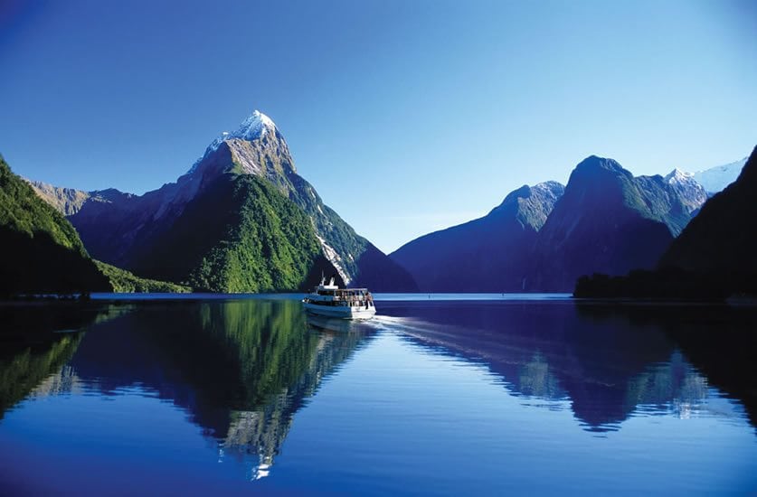 Milford Track South Island: Explore New Zealand's Untamed Wilderness