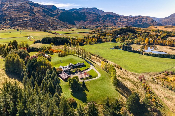Queenstown Adventure Awaits: Explore Rich History and Scenic Wonders