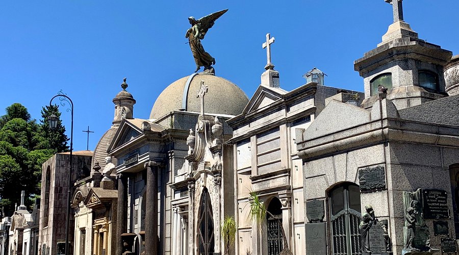 Recoleta Cemetery in Buenos Aires: A Fascinating Journey of History, Art and Secrets