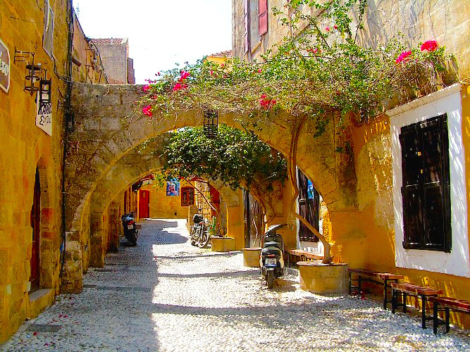 Rhodes Old Town: Discover the Historic Charm of Rhodes Island