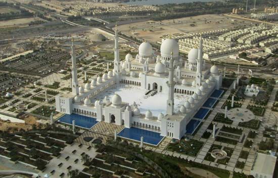 Sheikh Zayed Grand Mosque Abu Dhabi: Iconic Islamic Architecture and Cultural Landmark