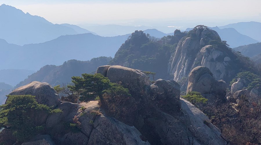 Bukhansan National Park Seoul: Top Hiking Trails and Natural Beauty