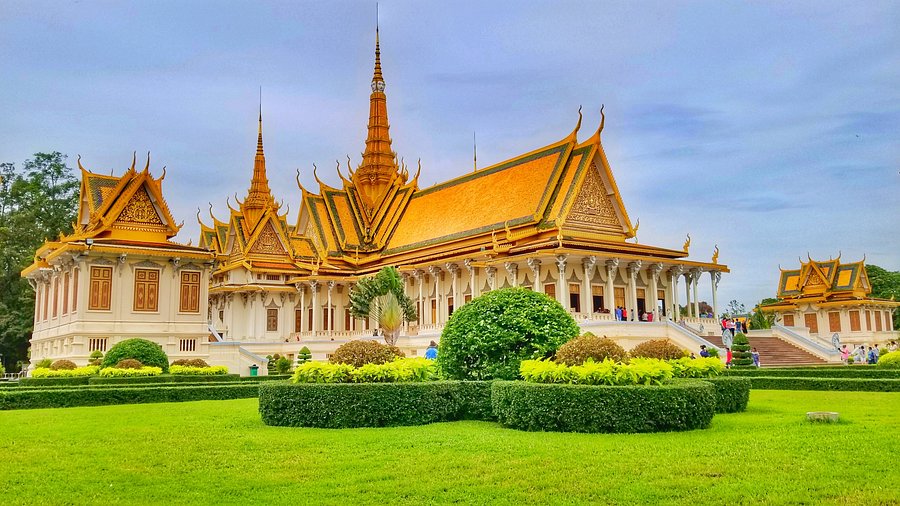 Phnom Penh Royal Palace: Discover Cambodia’s Historic Landmark