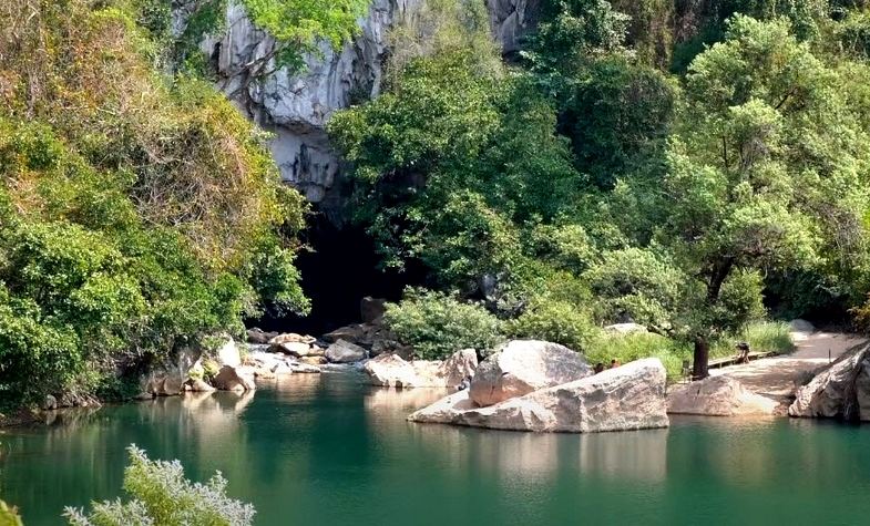 Tham Kong Lo Cave Khammouane Province: Discover Laos' Natural Wonder