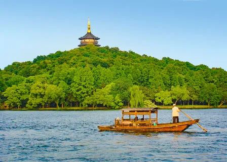 دریاچه زیبای هانگژو در غرب چین، جاذبه‌ای بی‌نظیر برای گردشگران