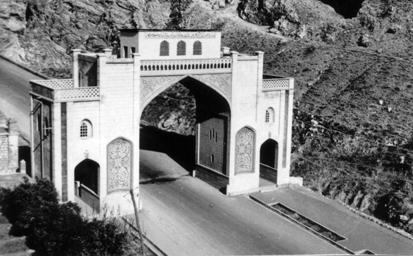 بوابة القرآن في شيراز تحفة فنية تجسد سحر العمارة الإسلامية